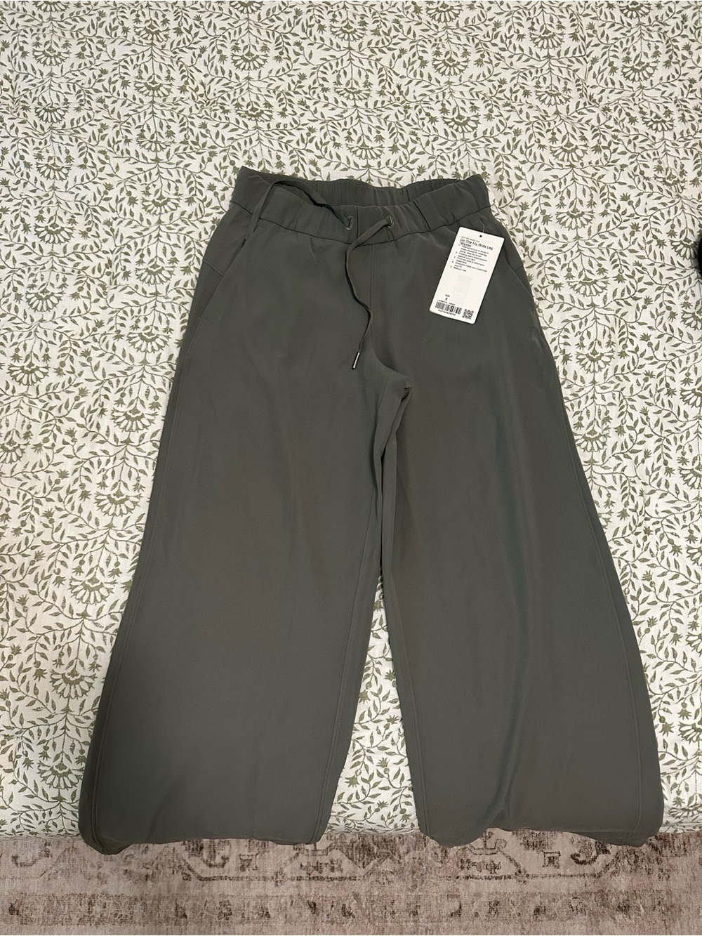 Lululemon On the fly wide leg pants